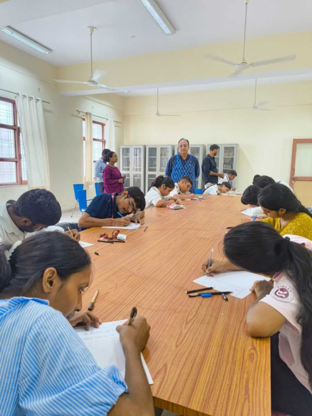 प्रेमचंद जयंती समारोह के दूसरे दिन साहित्यिक प्रतिभा का उत्सव, छात्र-छात्राओं ने दिखाई रचनात्मकता.
