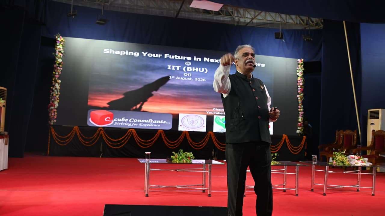 आईआईटी (बीएचयू) के नवप्रवेशी छात्रों को कमांडर वीरेन्द्र जेटली ने दिया राष्ट्रसेवा का संदेश