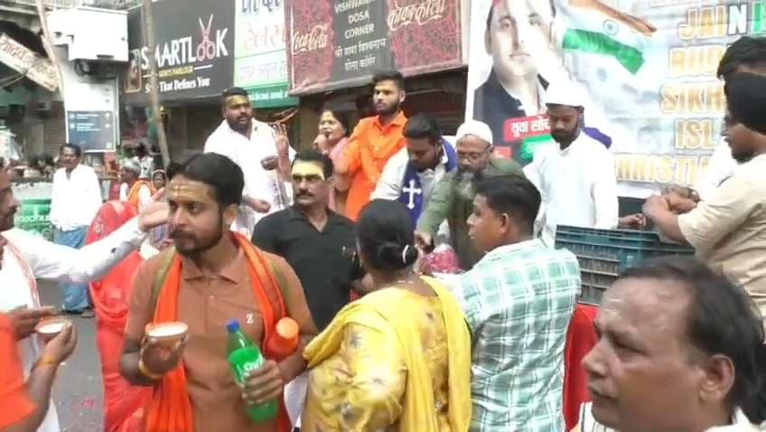 सावन के पहले सोमवार पर सपा की अनूठी पहल, हिंदू-मुस्लिम-सिख-ईसाई ने मिलकर संभाली श्रद्धालुओं की सेवा...