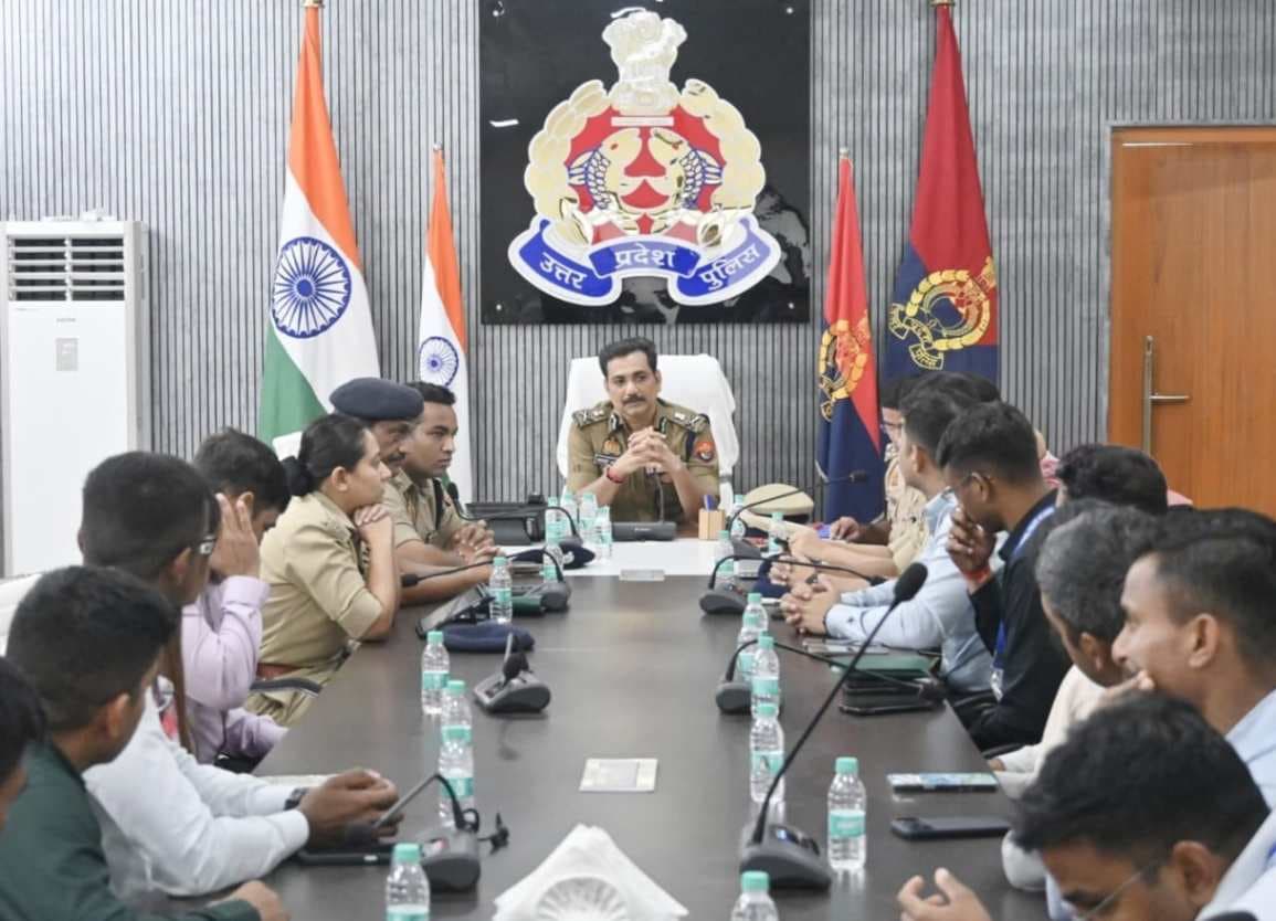 वाराणसी पुलिस कमिश्नर से मिले 2025 बैच के 21 IPS प्रोबेशनर्स, आधुनिक पुलिसिंग और नेतृत्व के दिए गुर...