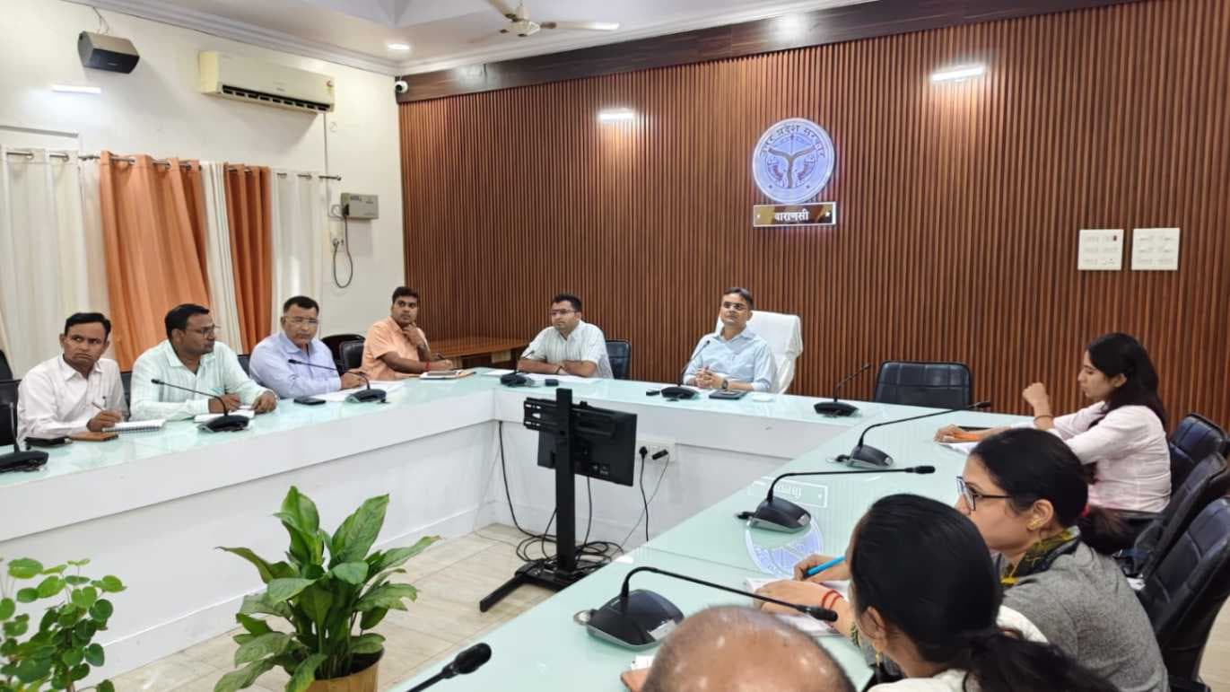 डीएम ने की निराश्रित गौशालाओं की समीक्षा, रख-रखाव एवं बेहतर व्यवस्था के दिए निर्देश ...