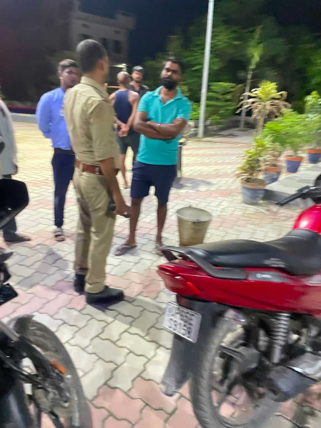 वाराणसी में पेट्रोल पंप पर घटतौली को लेकर हंगामा,  पुलिस जांच में जुटी