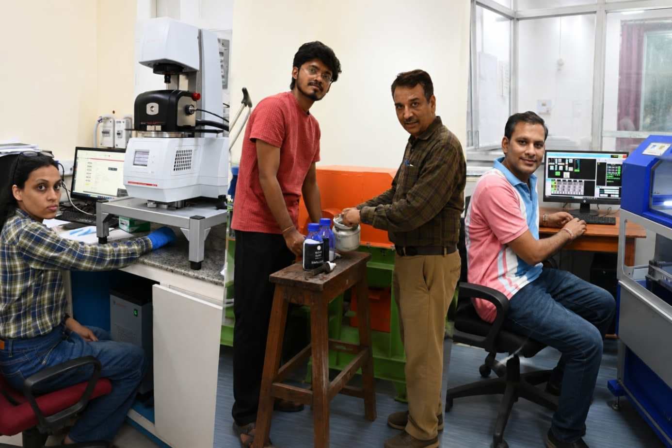 चांद पर घर बसाने की तैयारी: IIT BHU ने तैयार की चंद्रमा की मिट्टी, अब होगी धातु निकालने और 3D प्रिंटिंग की रिसर्च