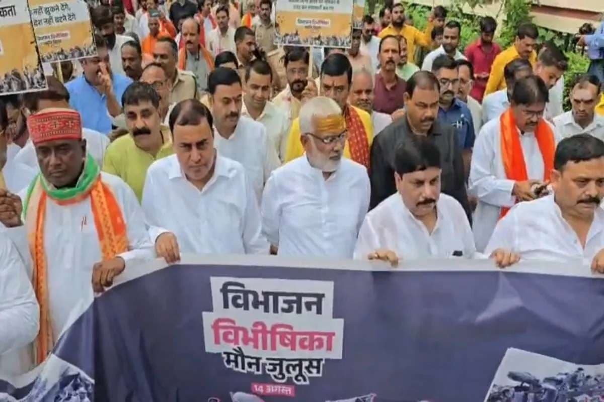 वाराणसी में विभाजन विभीषिका स्मृति दिवस : बीजेपी का मौन जुलूस