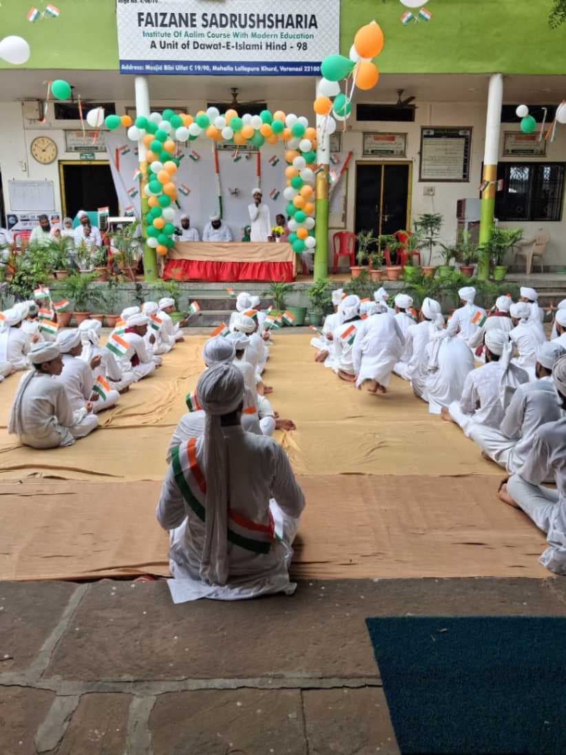फैज़ान-ए-सदरुश्शरिया मदरसे में हर्षोल्लास से मनाया गया स्वतंत्रता दिवस