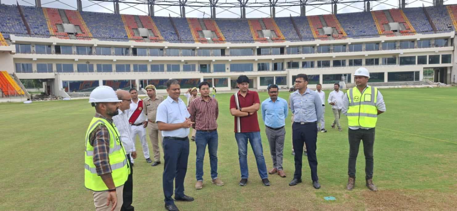 वाराणसी में मंडलायुक्त का ताबड़तोड़ दौरा, विकास कार्यों की हकीकत जानी, कसे पेंच
