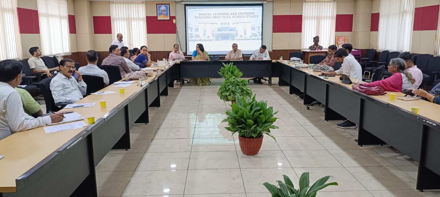 बीएचयू में डिजिटल लर्निंग और बदलते शिक्षण तरीकों पर राउंड टेबल संवाद