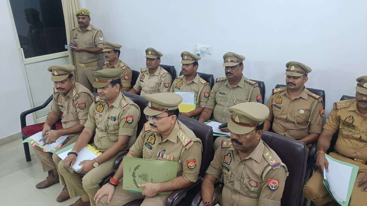वरुणा जोन में अपराध नियंत्रण को लेकर पुलिस की बड़ी समीक्षा बैठक, डीसीपी ने दिए सख्त निर्देश