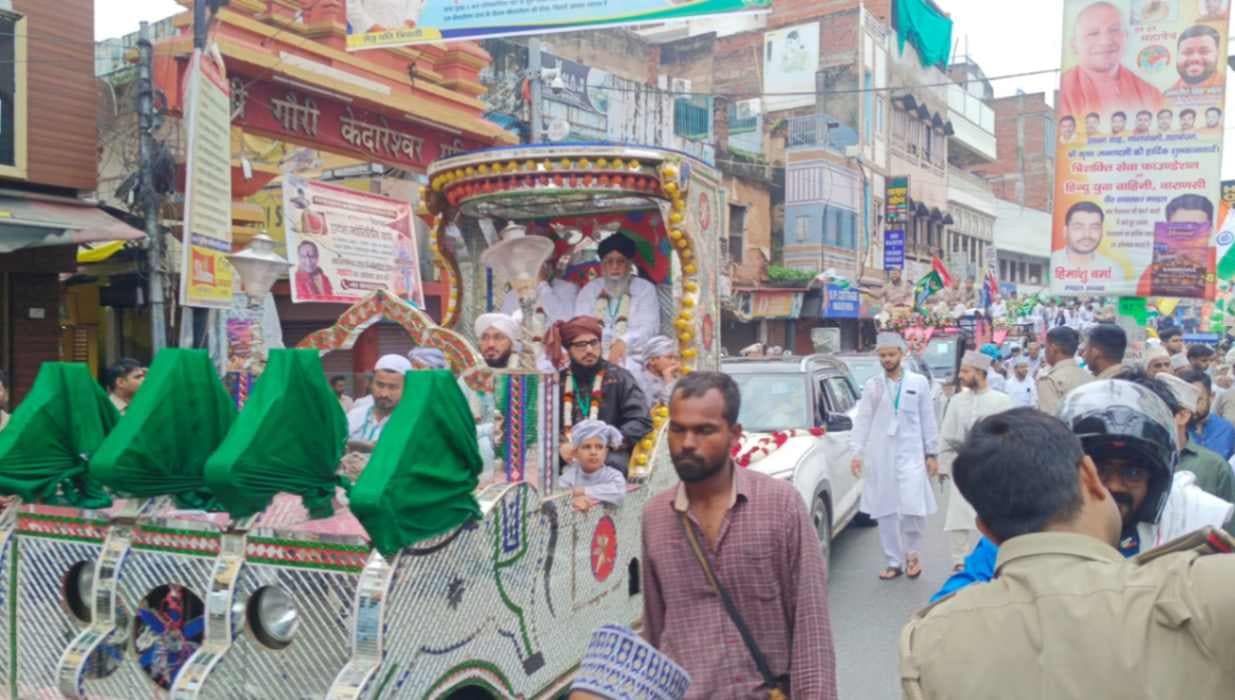 150 वाहनों के काफिले के साथ निकला मदहे सहाबा का जुलूस, ‘सरकार की आमद मरहबा’ से गूंजा शहर