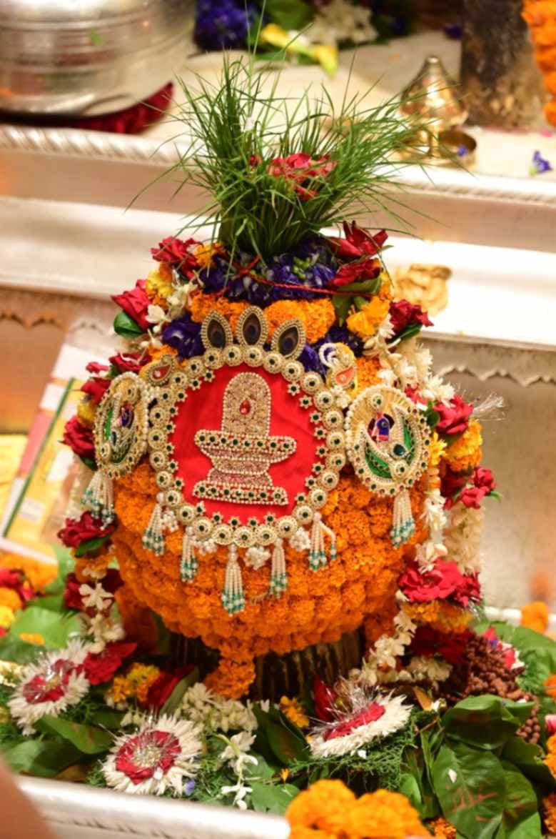 रक्षाबंधन पर बाबा काशी व‍िश्‍वनाथ को अर्पित हुई आस्था की राखी, बाबा रुद्राक्ष के झूले पर विराजमान 