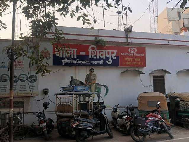 बिना नंबर प्लेट की बुलेट सीज करने पर चौकी प्रभारी को पटका, टीम से हाथापाई....