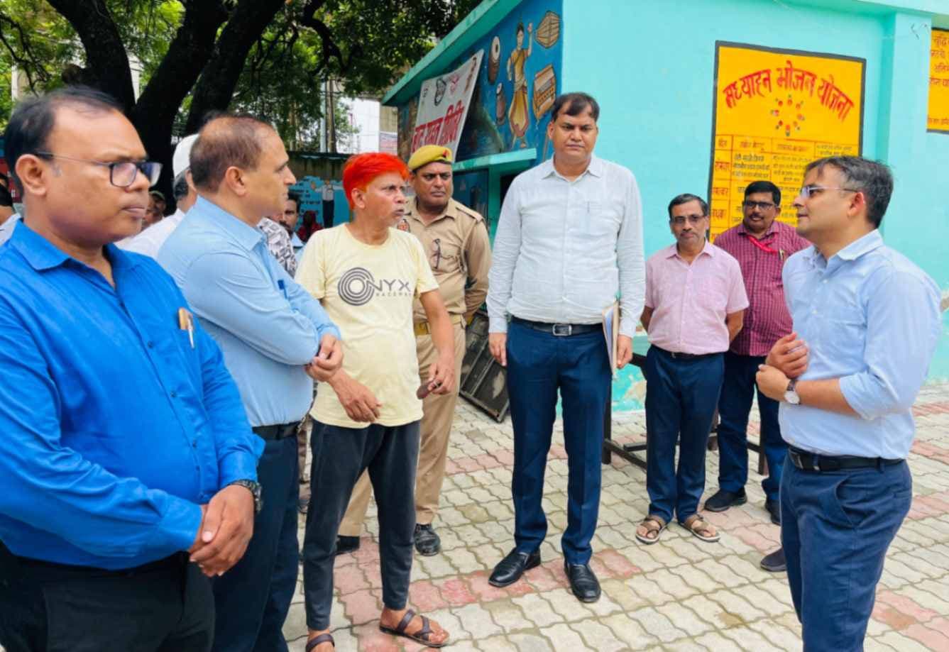 डीएम ने बाढ़ राहत शिविरोंका किया औचक निरीक्षण, आवश्यक सुविधाएं मुहैया के दिए निर्देश....