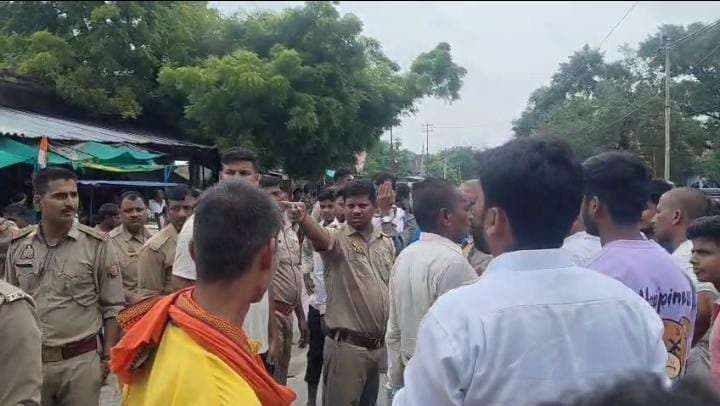 बालू लदे डंपर ने स्कूली छात्रा को कुचला, मौके पर मौत; ग्रामीणों में आक्रोश