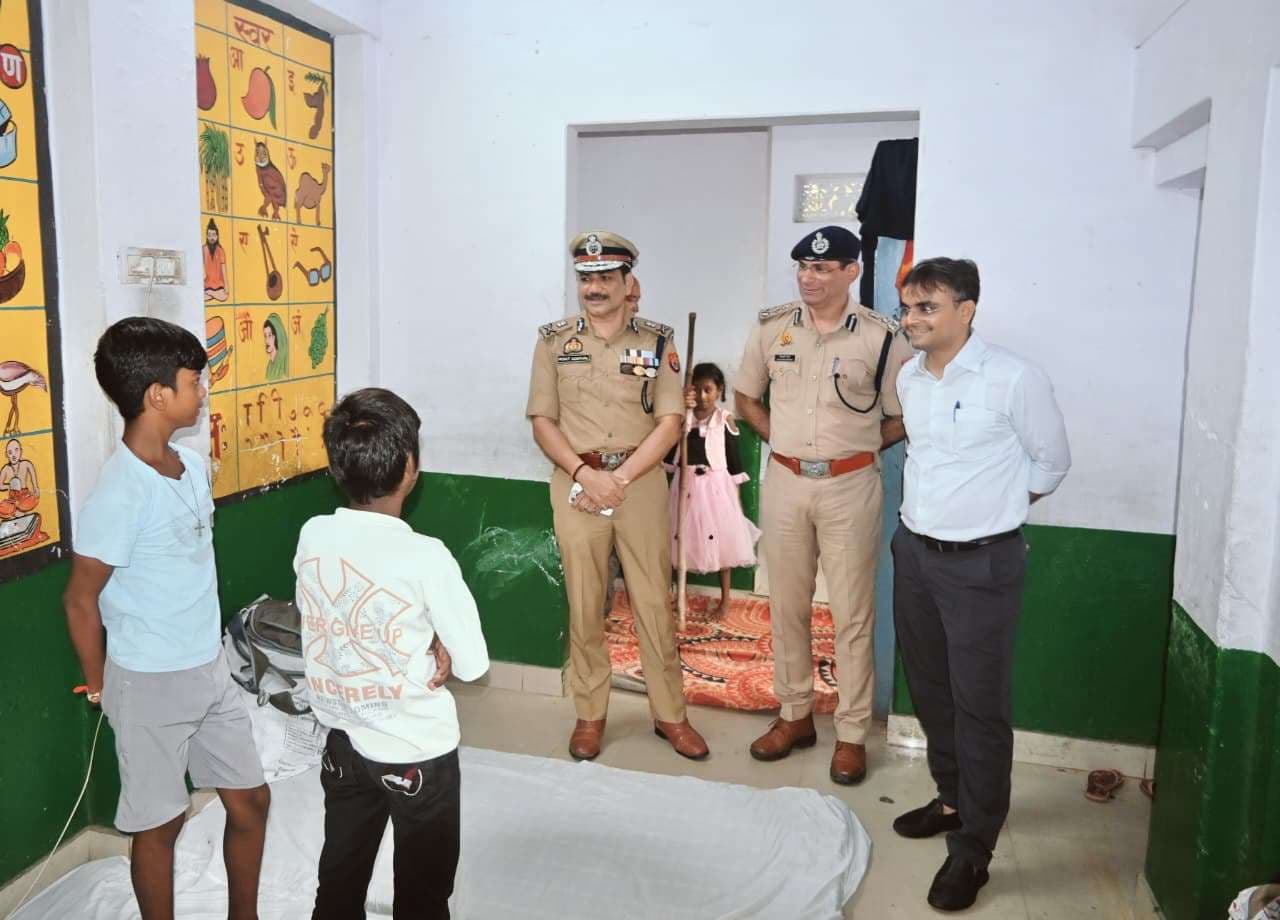सीपी एवं डीएम का बाढ़ प्रभावित क्षेत्रों में तूफानी दौरा, शिविरों में सीसी टीवी कैमरा लगाने के निर्देश