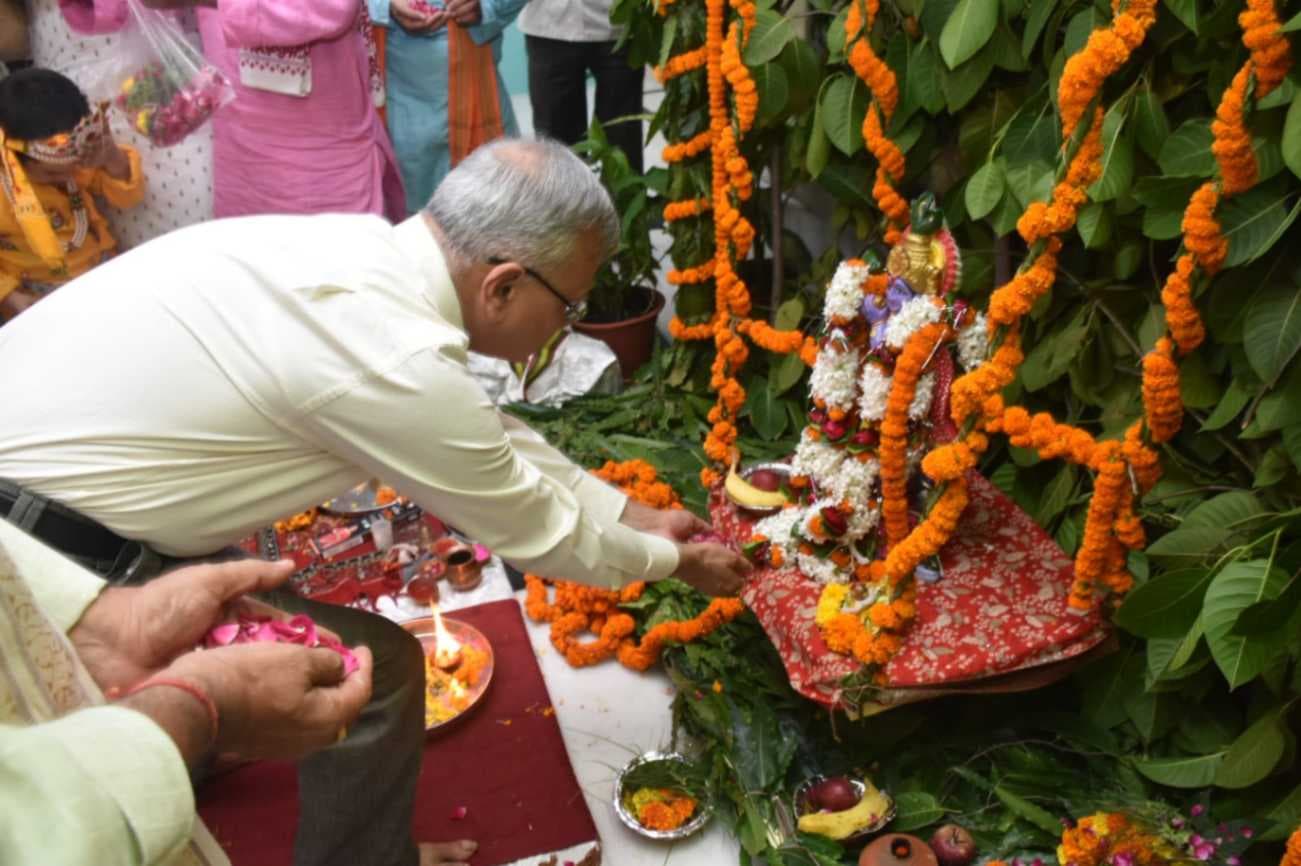 शिक्षा संकाय में भव्य जन्माष्टमी समारोह, झांकियों में दिखी कृष्ण की बाल-लीला से गीता उपदेश तक की झलक