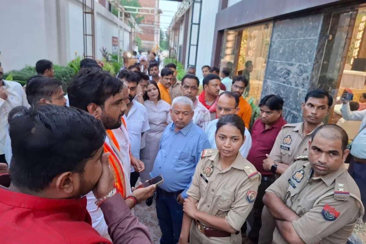वाराणसी में हिन्दू युवा वाहिनी के कार्यक्रम में कैसे फंसा पेच, अध्यक्ष ने कही ये बात