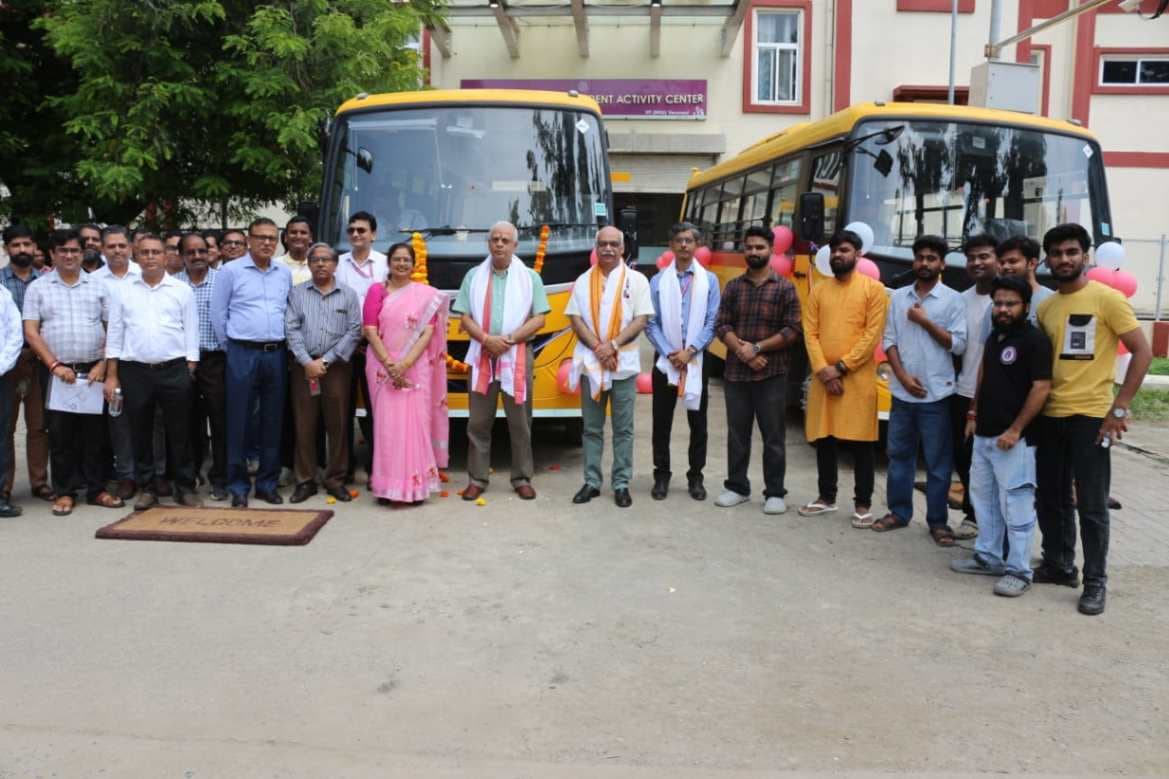 IIT-BHU में विद्यार्थियों के लिए दो नई बसों का शुभारंभ, परिवहन व्यवस्था होगी और सुगम