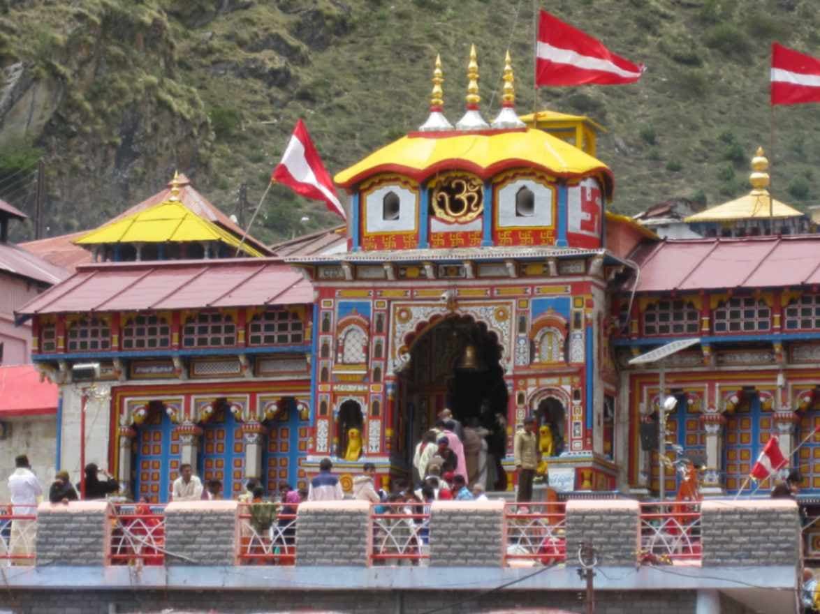 सनातन धर्म इंटर कॉलेज में दिखेगी 30 फीट ऊंची मां ललिता देवी की प्रतिमा, बद्रीनाथ धाम की थीम पर बनेगा पंडाल...