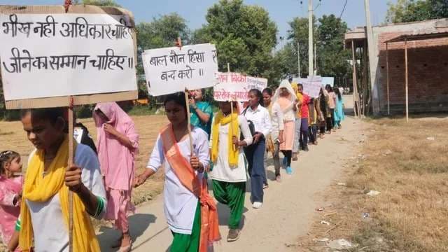 वाराणसी में बालिकाओं ने निकाली रैली, भ्रूण हत्या बाल विवाह के खिलाफ बुलंद की आवाज