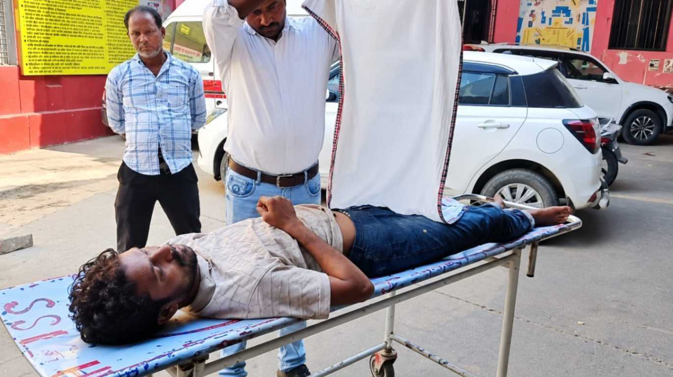वाराणसी में संदिग्ध हालात में सफाईकर्मी की मौत, घर में खून से लथपथ मिला शव