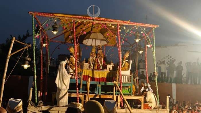 रामनगर किले में खुले दुर्लभ 'श्‍याम वर्ण हनुमान' जी के कपाट, उमड़ी श्रद्धालुओं की भीड़