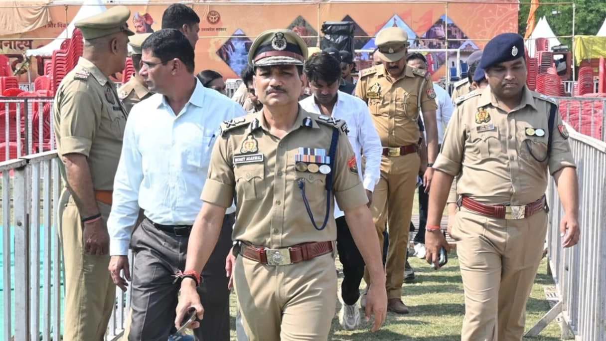 वाराणसी में एयरशो को सफल बनाने वाले पुलिस अफसर होंगे सम्मानित, 100 इंस्पेक्टरों को प्रशस्ति पत्र...