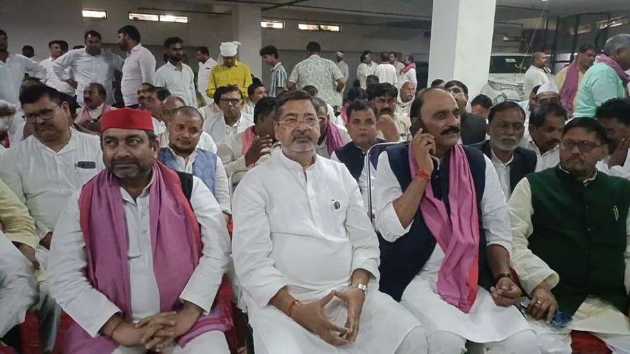 वाराणसी स्‍नातक सीट पर भी सपा का कब्‍जा बरकरार, कार्यकर्ताओं में जश्‍न का माहौल 