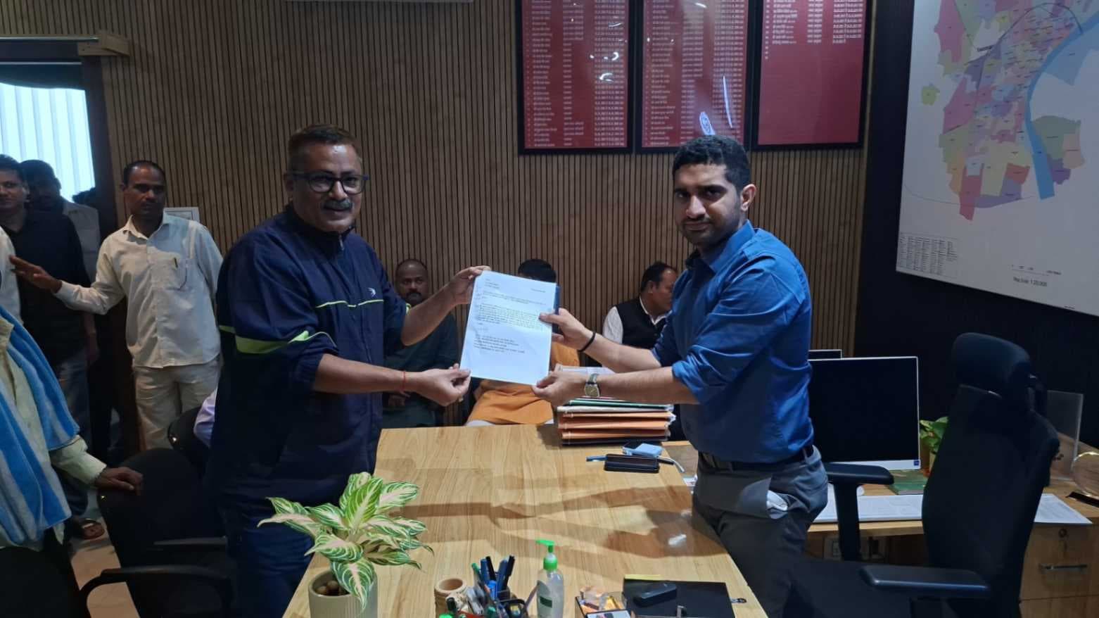 वाराणसी में बुलडोजर कार्रवाई की आहट से व्‍यापारियों में हड़कंप, नगर आयुक्त ने दिया यह आश्वासन...