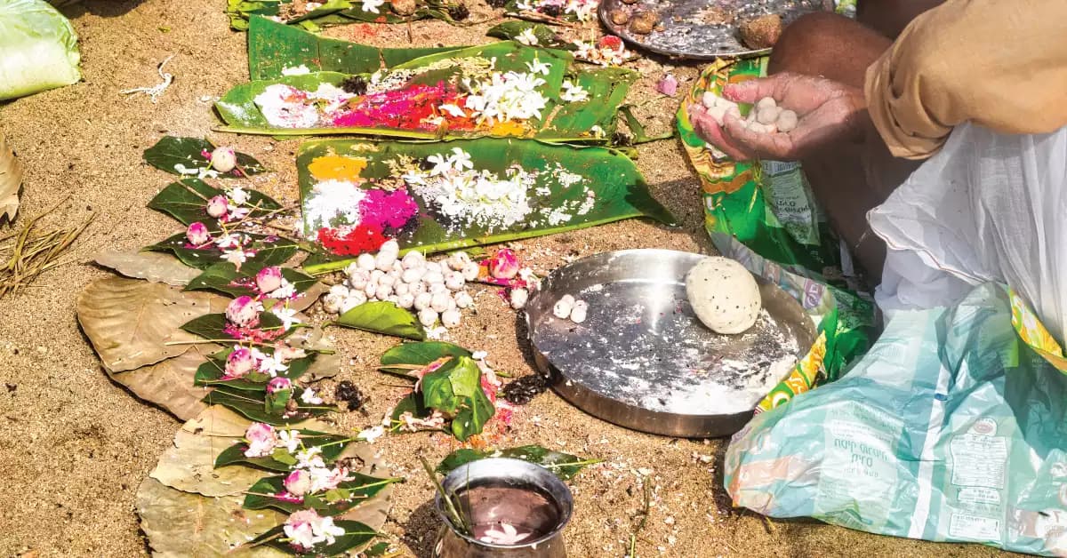 पूजा के दौरान दो पक्षों के पंडित भिड़े ,पुलिस ने कराया मामला शांत