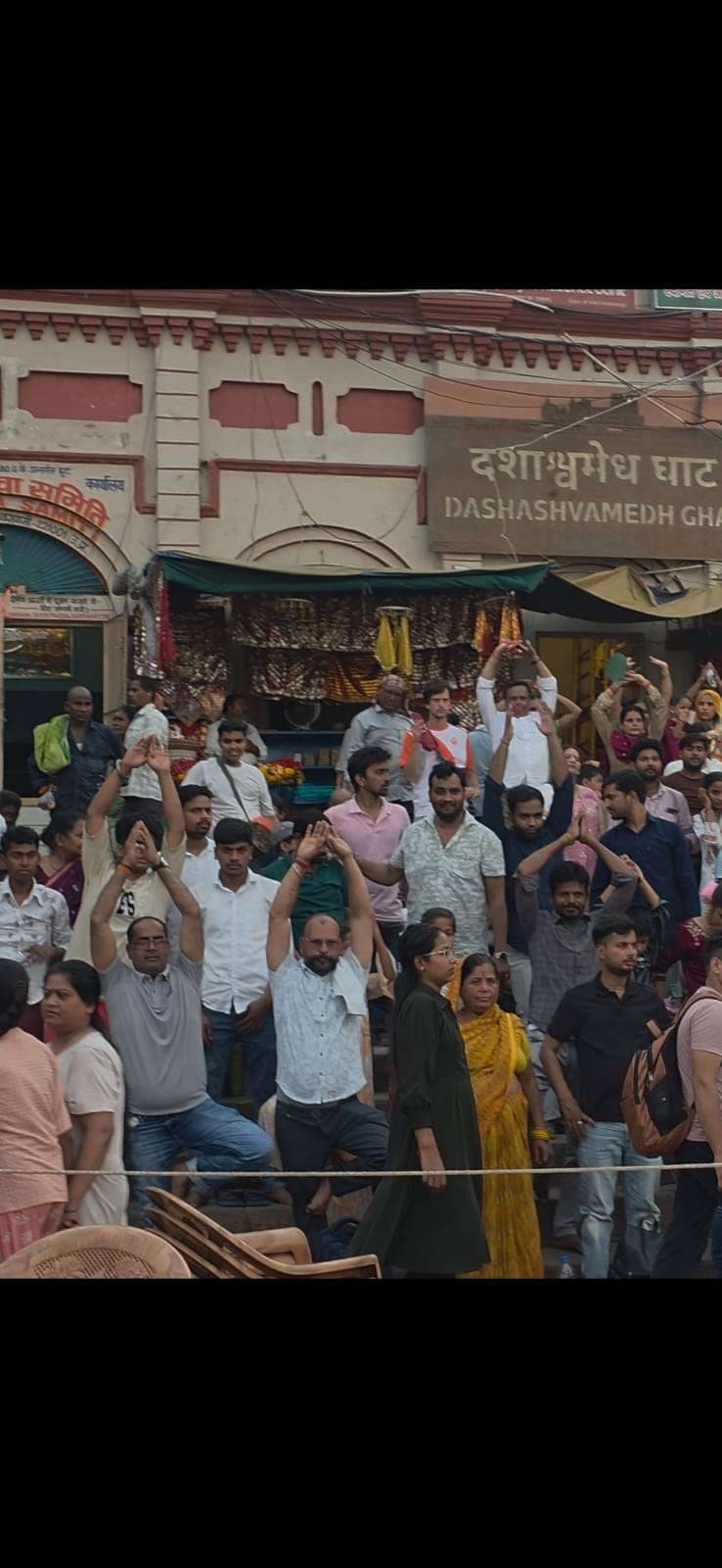 अंतर्राष्ट्रीय योग दिवस: प्राचीन दशाश्वमेध घाट पर 5 हजार साधकों ने साधा तन, मन और आत्मा का संतुलन...
