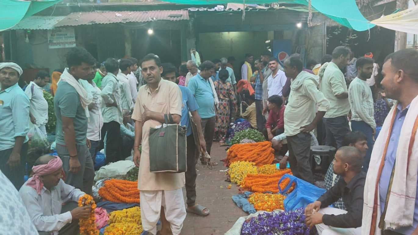सावन में खिल उठी फूल मंडी, फूलों के कारोबार से जुड़े 500 किसान परिवार की बढ़ी आय...