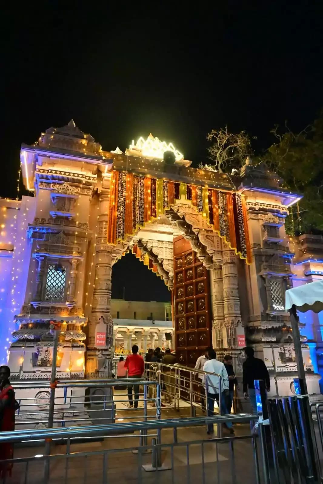 62 मंदिरों के पावन प्रसाद से सजा काशी विश्वनाथ धाम