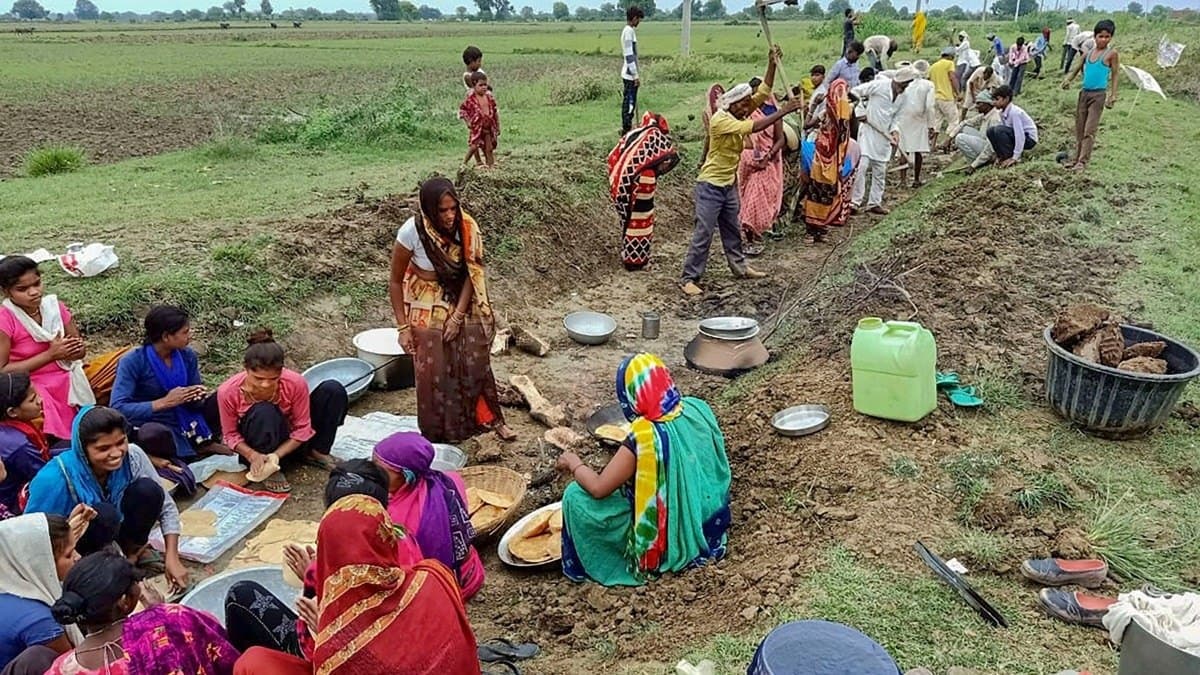विपक्ष मचाता रहा हल्ला, फिर भी पास होने से रूका नहीं 'जी राम जी' बिल