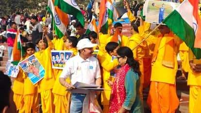 वाराणसी: सिंधिया घाट पर नमामि गंगे ने भारत की जीत के लिए मां गंगा से की विशेष प्रार्थना