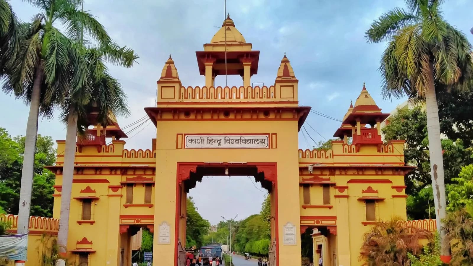बीएचयू में छात्रों पर अनुशासनात्मक कार्रवाई: 36 हमेशा के लिए बाहर, 57 निलंबित