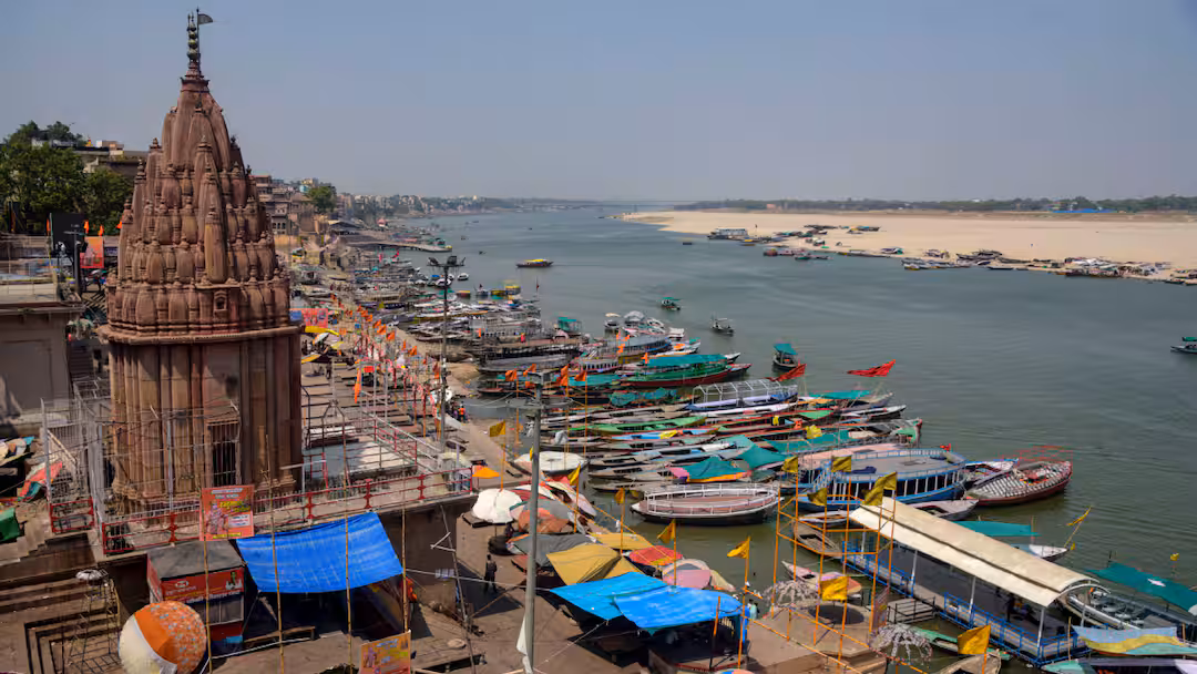 गर्मी के बीच वाराणसी में बढ़ रहा हवा का प्रदूषण, सांस लेने में हो रही दिक्कतें