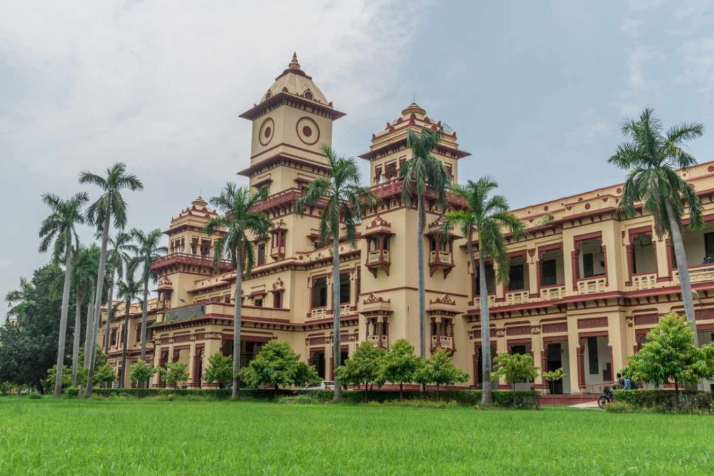 आईआईटी बीएचयू ने तैयार की चंद्रमा की कृत्रिम मिट्टी, चंद्र मिशन की ओर अहम कदम...