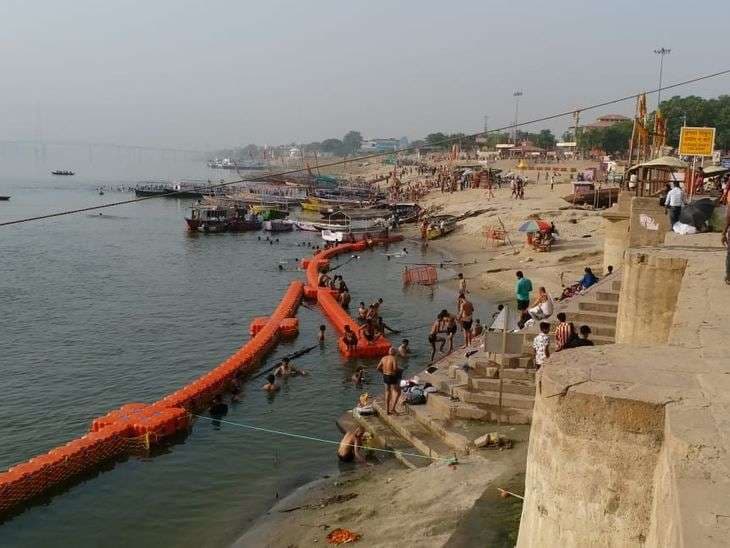 वाराणसी के दो घाटों पर सुरक्षा बढ़ी, जेटी लगाकर की गई बैरिकेडिंग...