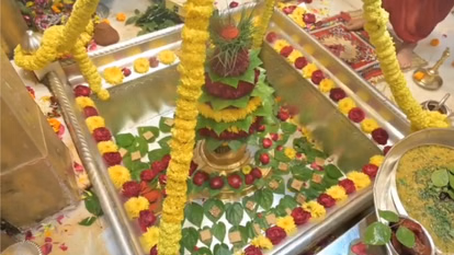 मकर संक्रांति - बाबा विश्वनाथ को तिलकुट, तहरी और खिचड़ी का पारंपरिक भाेग