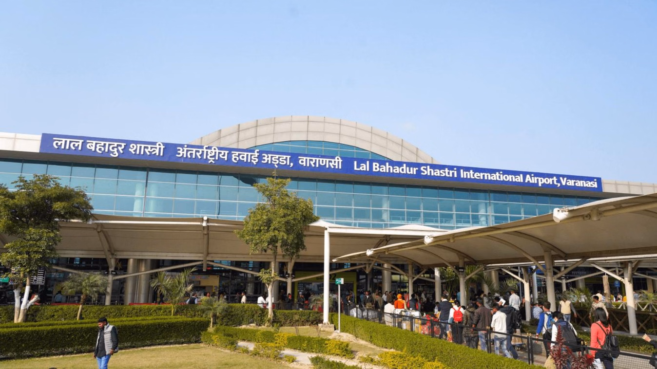 एयरपोर्ट पर यात्री के बैग से सात कारतूस बरामद