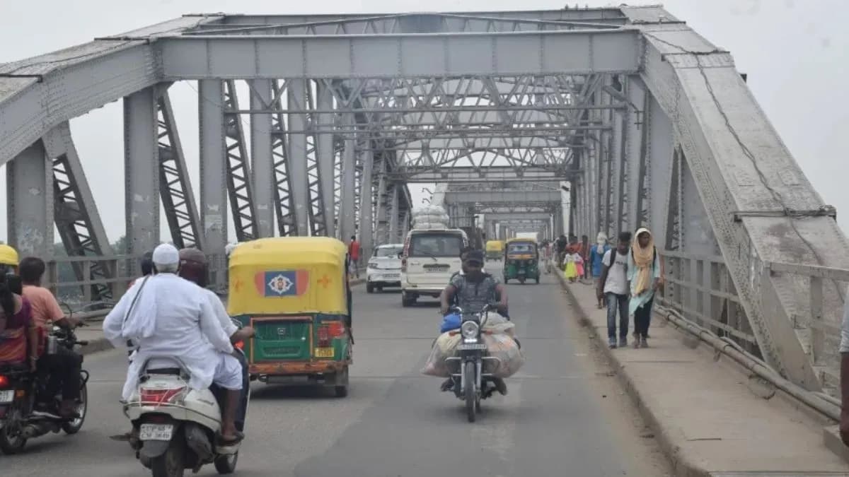 राजघाट पुल पर वाहनों के संचालन को लेकर सोशल मीडिया पर अफवाह का दौर, ट्रैफिक पुलिस ने कही ये बात