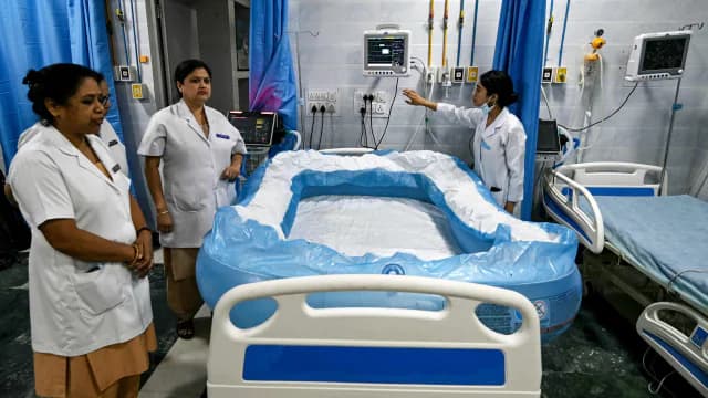 हीट स्ट्रोक मरीजों के लिए हर अस्पताल में बना कोल्ड रूम, दिया जाएगा ORS का घोल