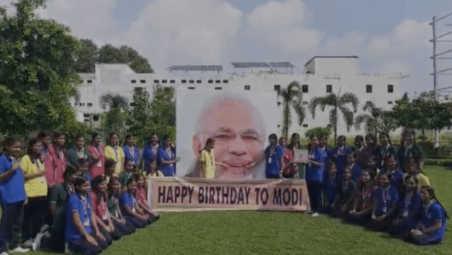मोदी के जन्मदिन पर 1076 बेटियों ने दी शुभकामना