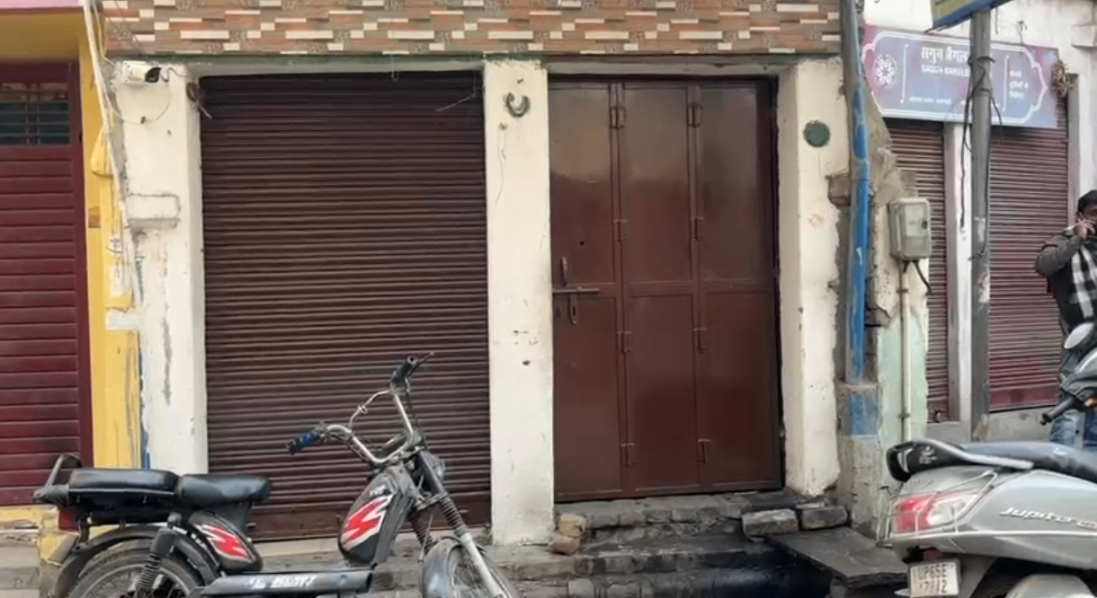 ड्रग लाइसेंस बनवाने के माहिर दिवेश दवा के अलावा शराब का भी कारोबारी