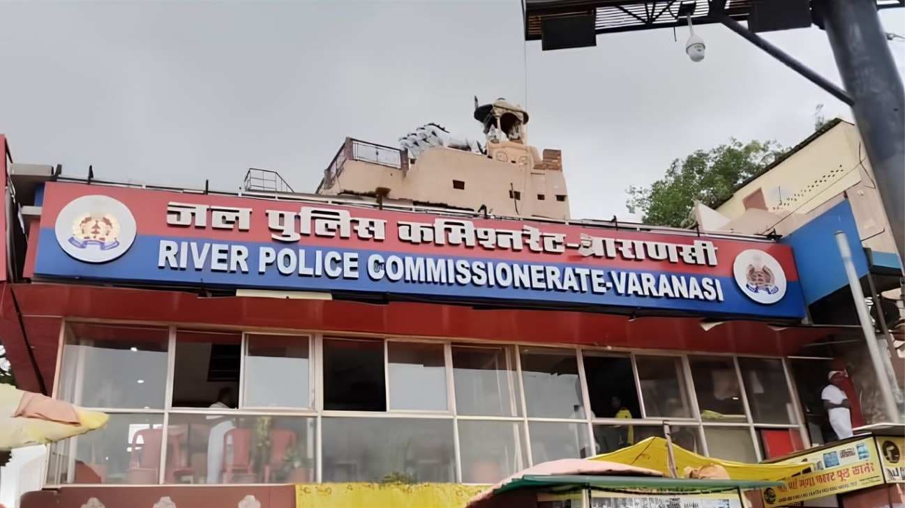 दशाश्वमेध घाट पर जल पुलिस, पीएसी और एनडीआरएफ का संयुक्त अभ्यास, परखी व्यवस्था...