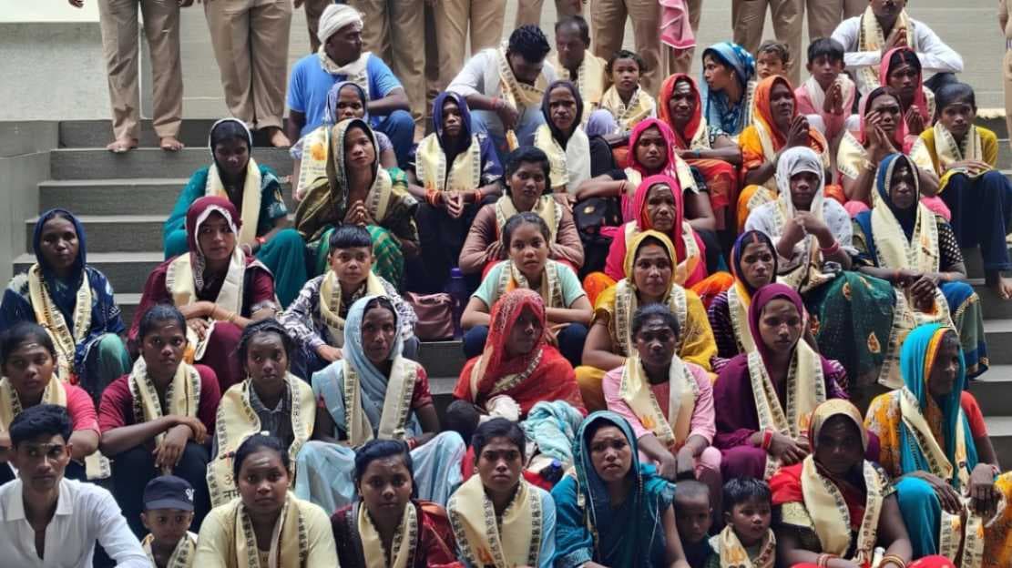 जीवन में पहली बार शहर देखी पंडी गांव की महिलाएं, काशी विश्वनाथ के दर्शन की मनोकामना भी हुई पूरी...