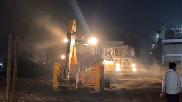 वाराणसी में आधी रात मस्जिद पर चला बुलडोजर, सामने आई यह वजह