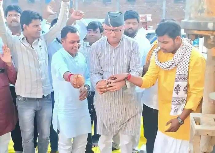 मंडुवाडीह चौराहे पर फ्लाईओवर निर्माण का कार्य शुरू, विधायक द्वय ने किया भूमि पूजन