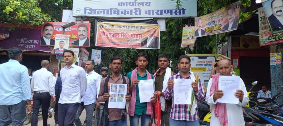 जलजमाव संग जनसमस्याओं के निस्तारण को सौंपा जिलाधिकारी और नगर आयुक्त को प्रार्थना पत्र