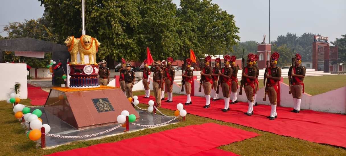 उत्तरप्रदेश पुलिस झण्डा दिवस - अधिकारियों एवं बल के जवानों ने संगठनात्मक निष्ठा की ली शपथ